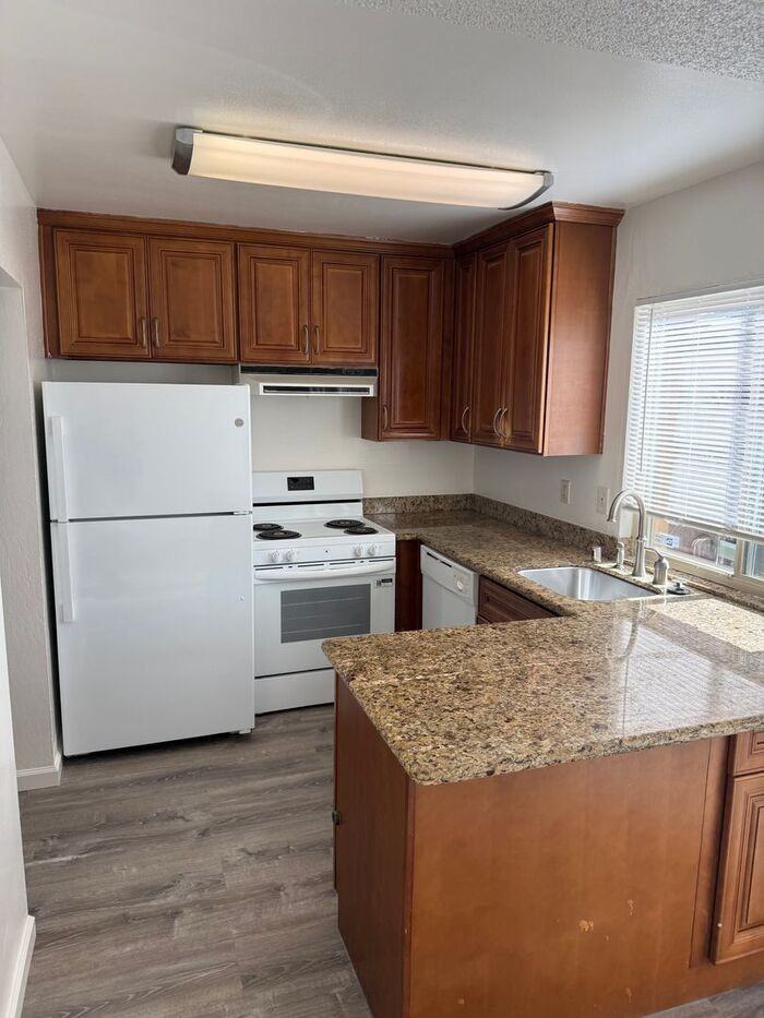 27830 Del Norte Ct - Photo 3 of 14