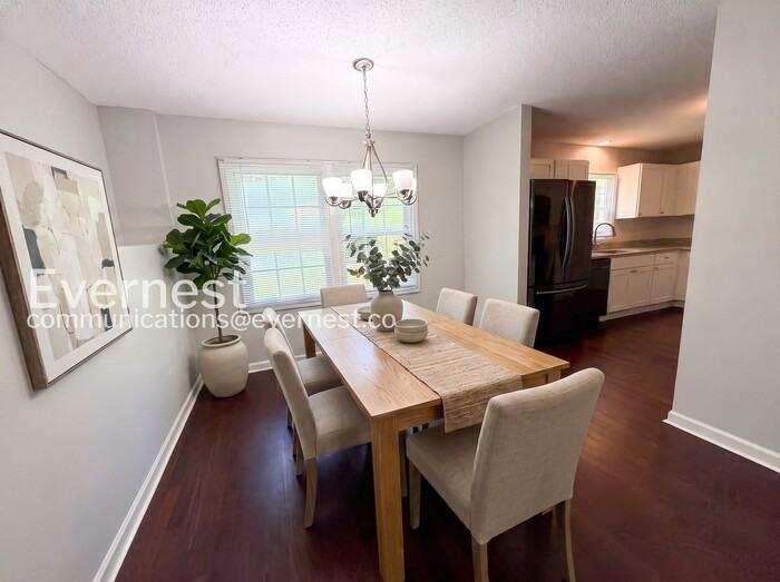 400 Wilcrest Dr - Photo 3 of 33
