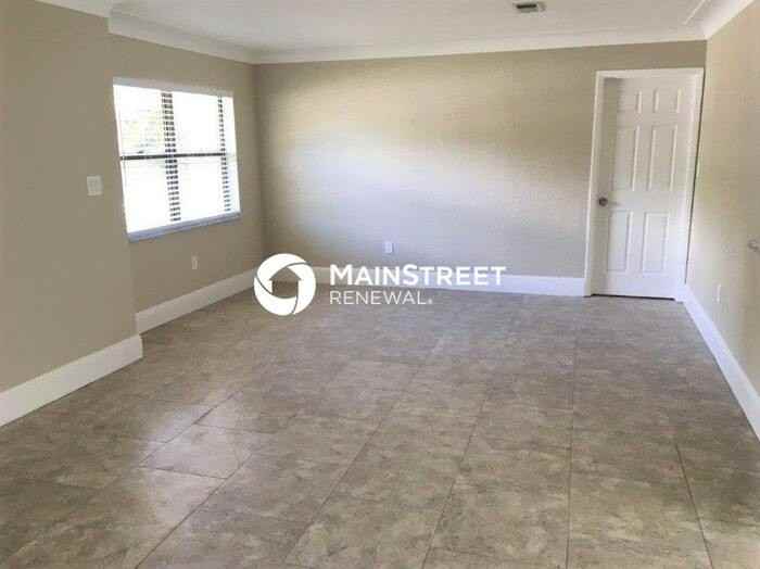 2217 16th Ave W - Photo 3 of 15