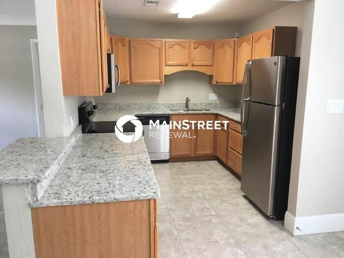 2217 16th Ave W - Photo 5 of 15