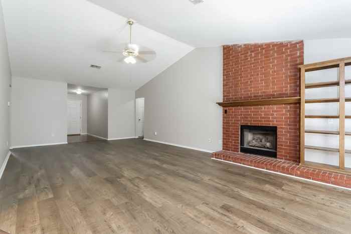 2106 Cherry Creek Cir - Photo 2 of 10