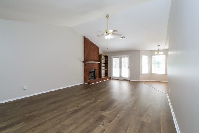 2106 Cherry Creek Cir - Photo 3 of 10