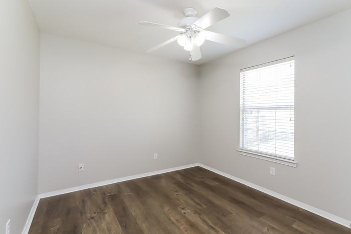 2106 Cherry Creek Cir - Photo 7 of 10