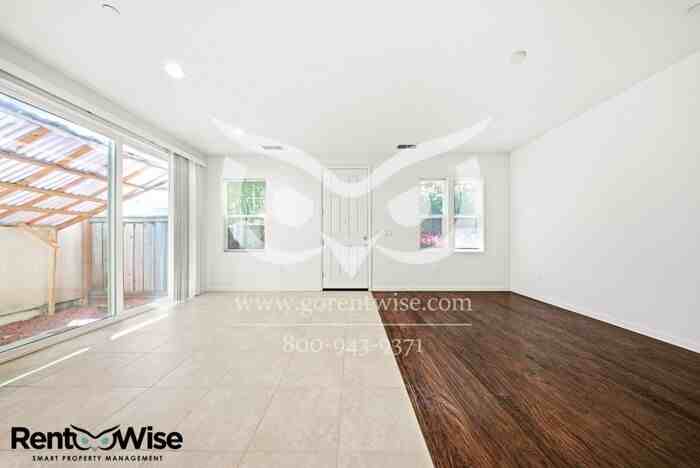 1583 Sylvia St - Photo 7 of 43