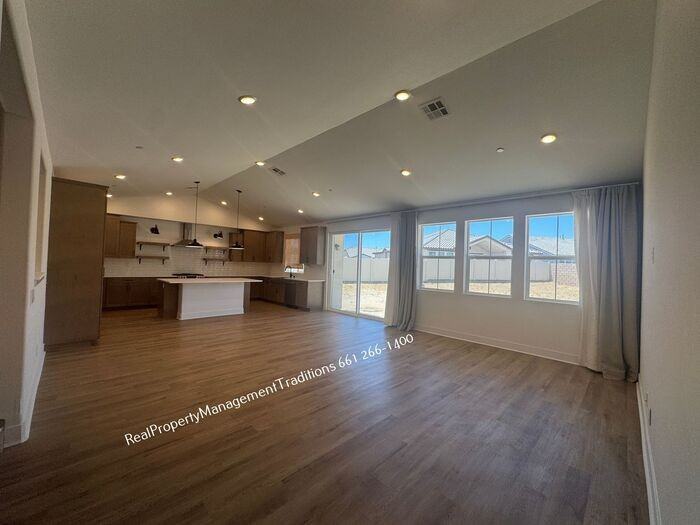 8722 W Tara Ct - Photo 4 of 24