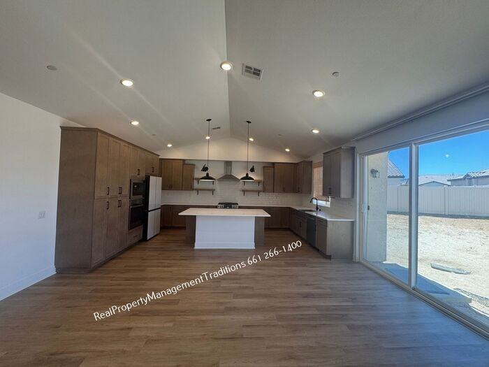 8722 W Tara Ct - Photo 5 of 24