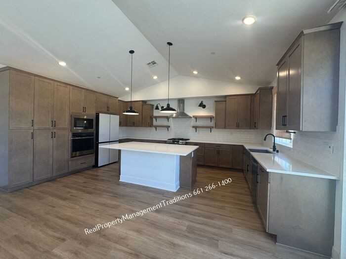 8722 W Tara Ct - Photo 6 of 24