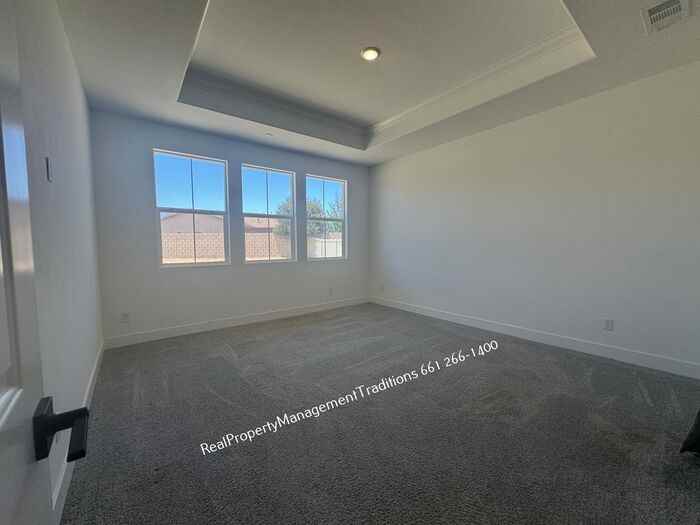 8722 W Tara Ct - Photo 7 of 24