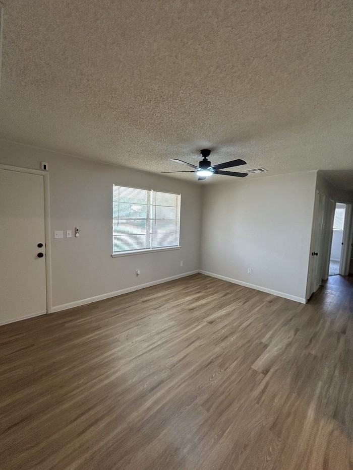 101 S Dallas Ave - Photo 2 of 18