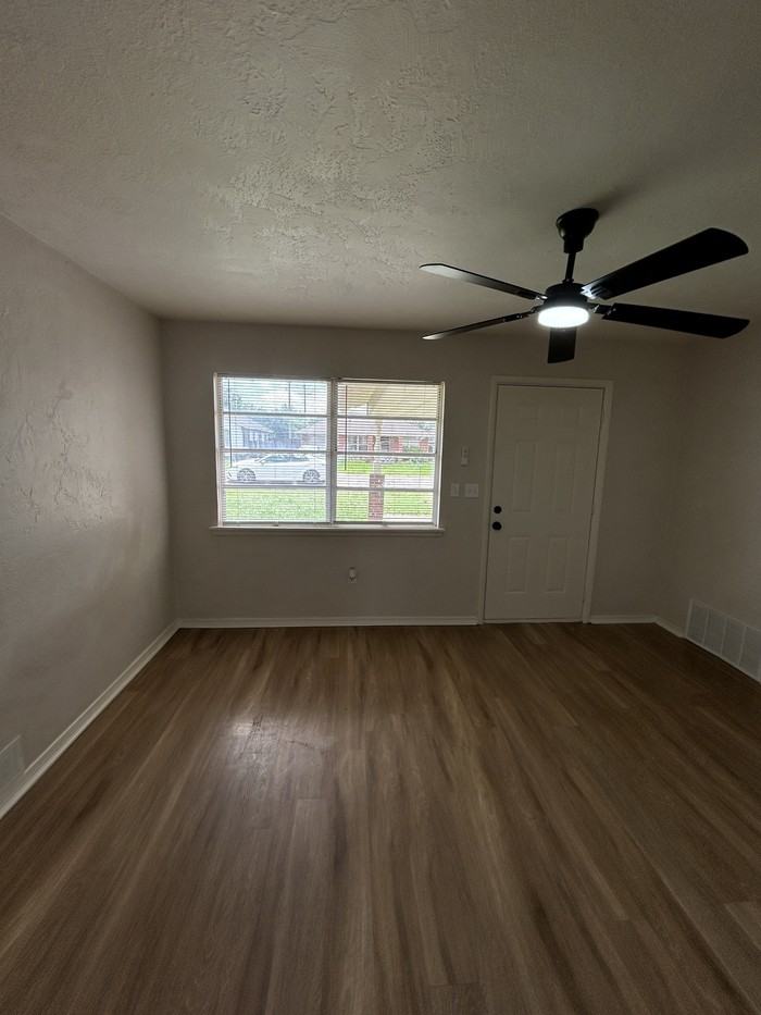 109 Ne 3rd St - Photo 5 of 22