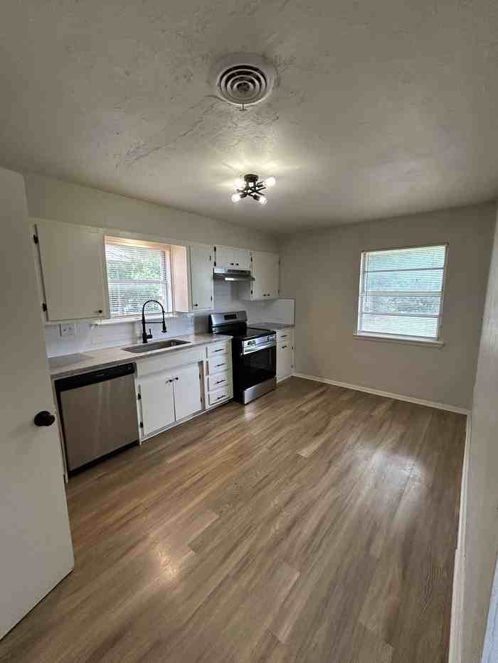 109 Ne 3rd St - Photo 6 of 22