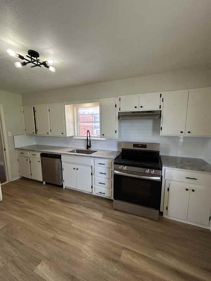 109 Ne 3rd St - Photo 7 of 22