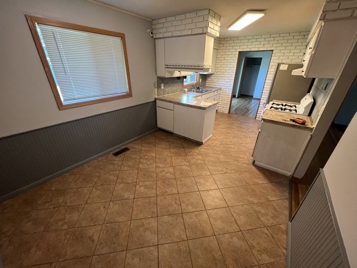 11828 Monroe Cir Ne - Photo 4 of 20