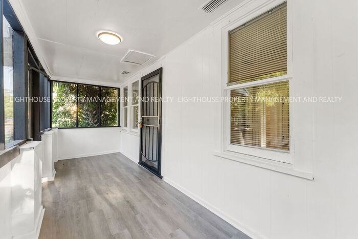 1873 W 12th St - Photo 4 of 22