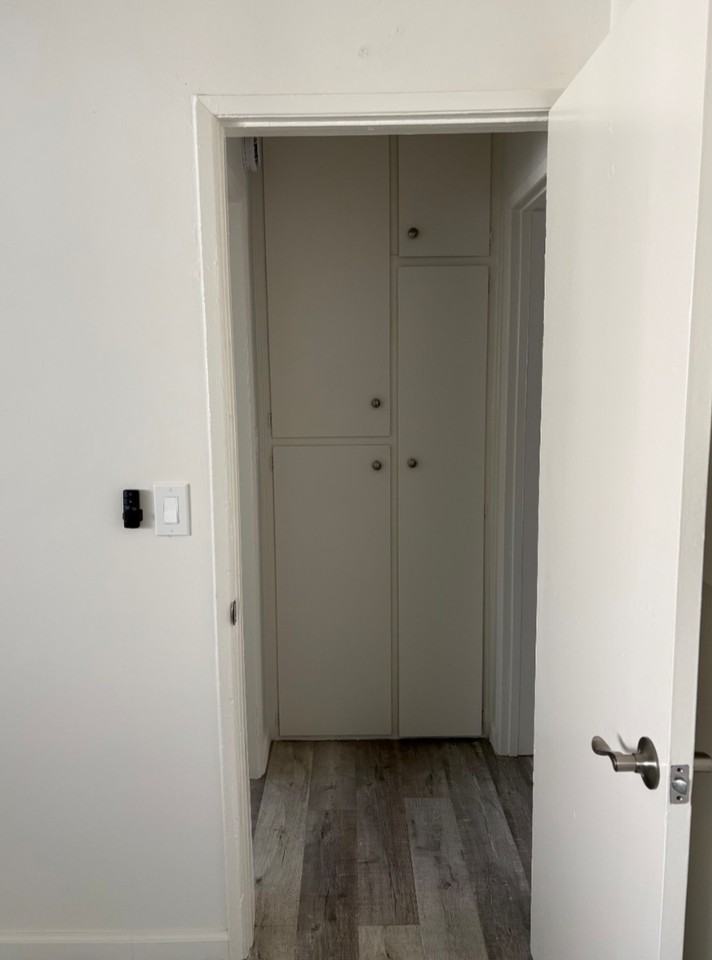 469 West Windsor Road - Photo 7 of 9