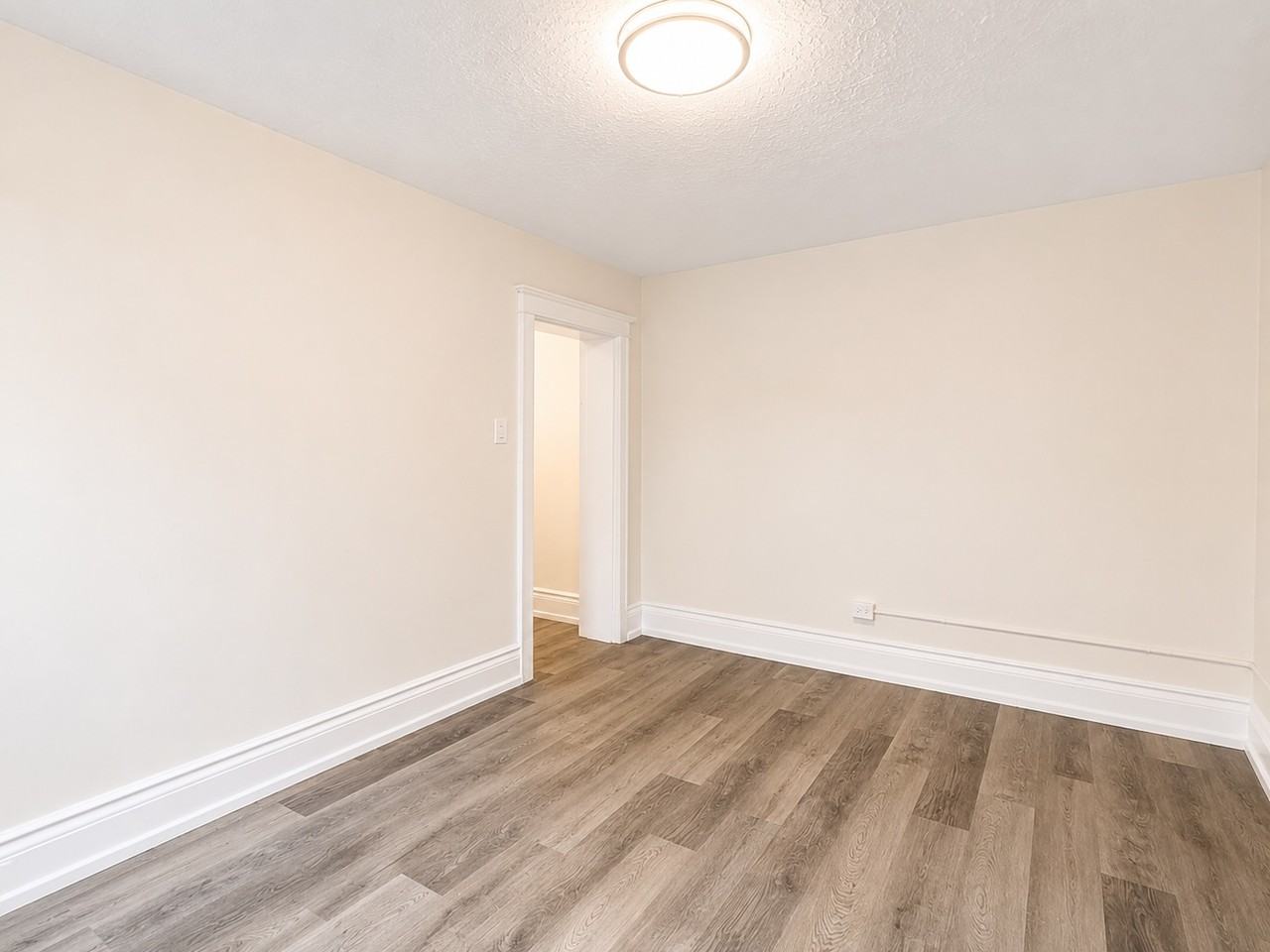 624 Main Street East #4B - Photo 5 of 10