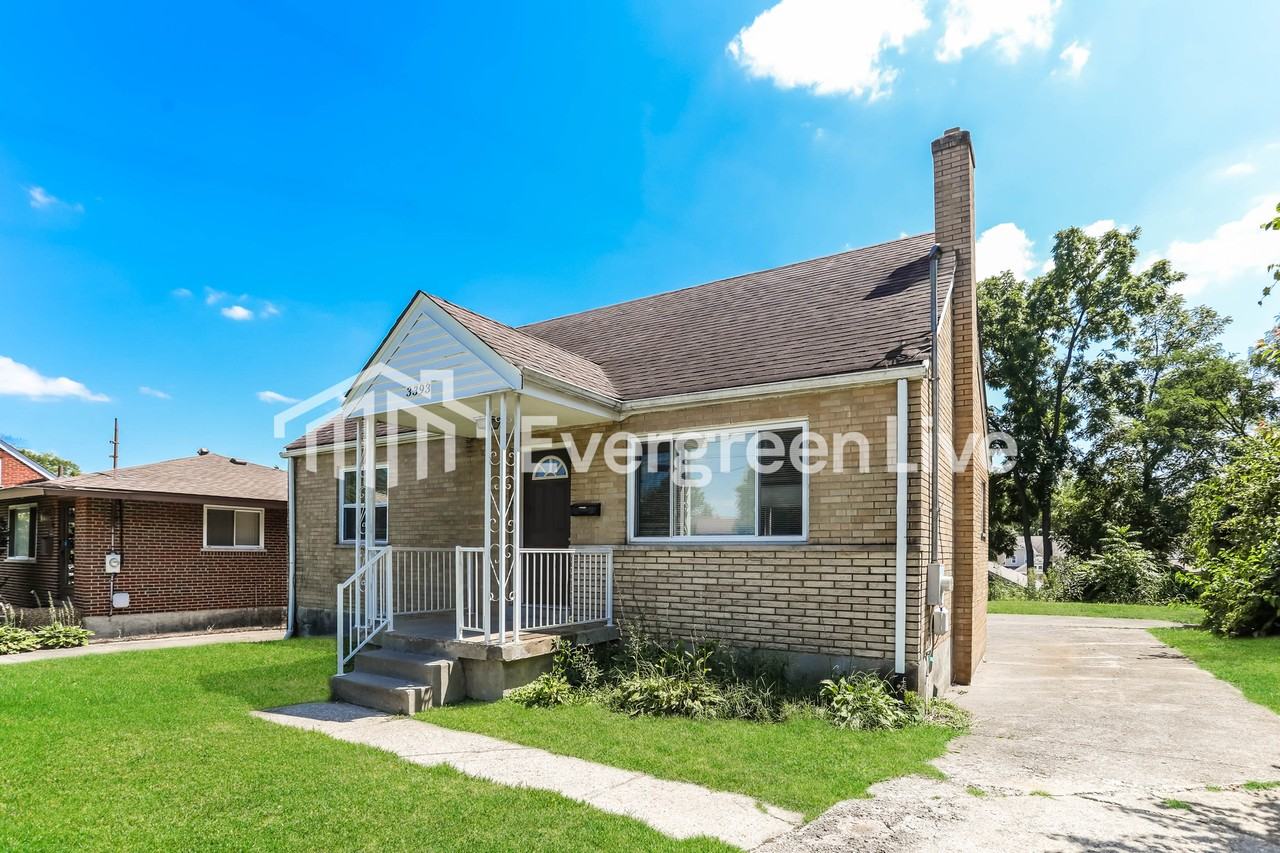 3393 Alexis Rd - Photo 2 of 15