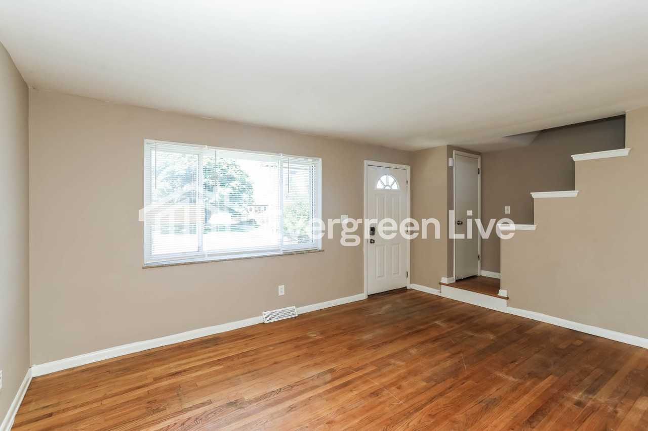 3393 Alexis Rd - Photo 3 of 15