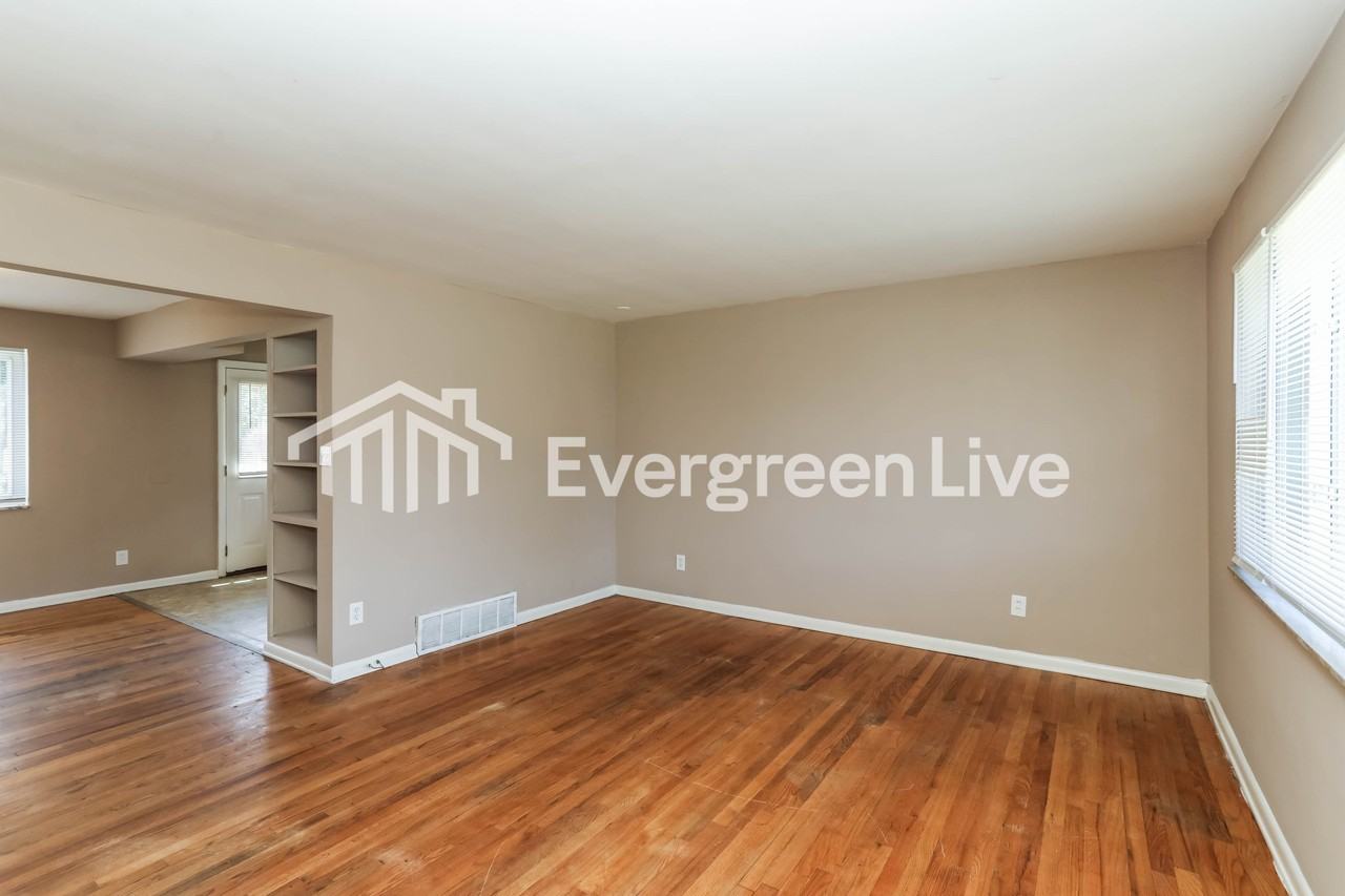 3393 Alexis Rd - Photo 4 of 15