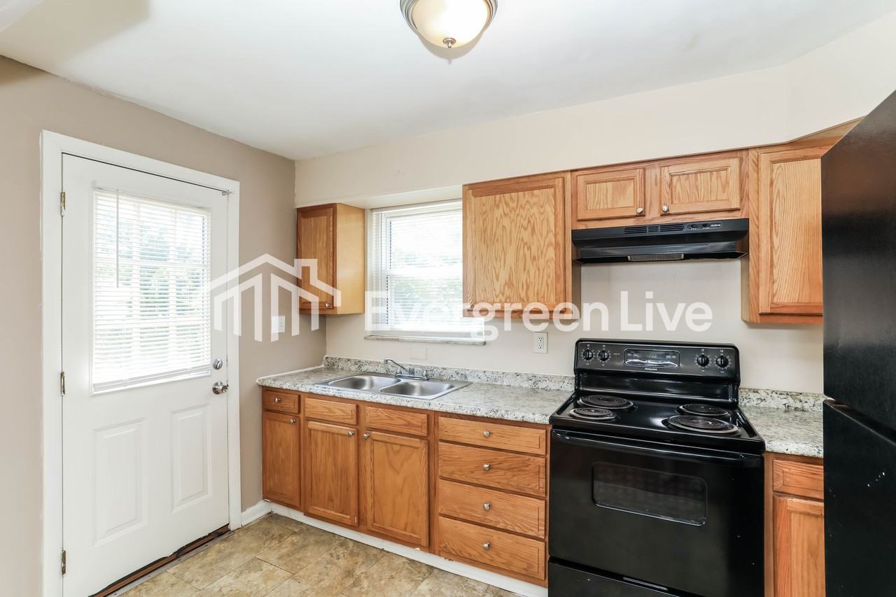 3393 Alexis Rd - Photo 6 of 15