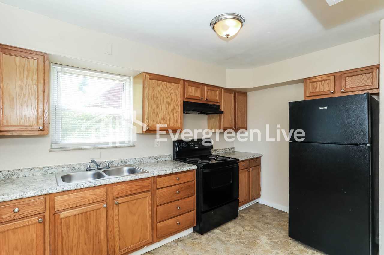 3393 Alexis Rd - Photo 7 of 15