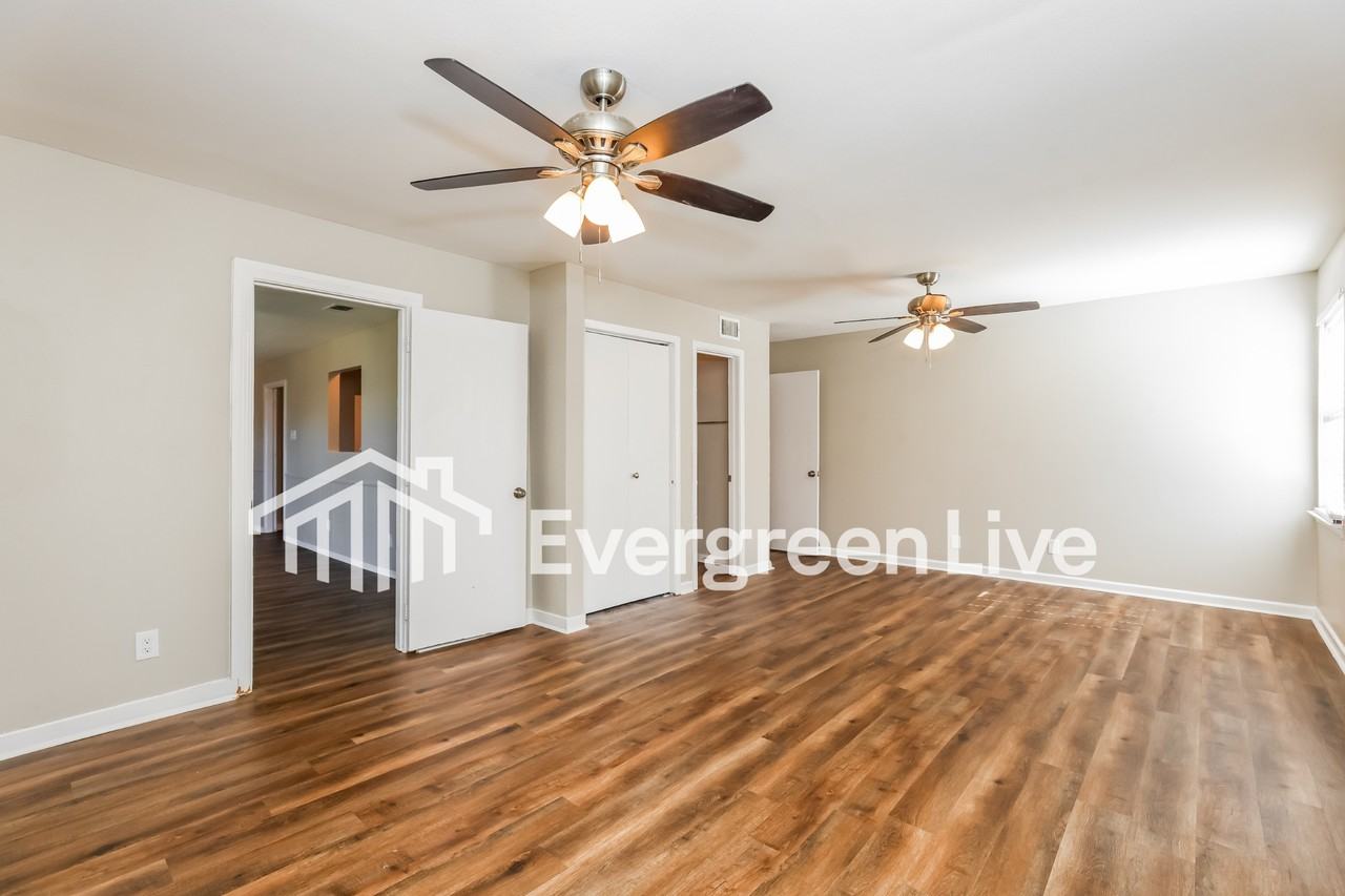 12125 Schroeder Rd - Photo 4 of 20
