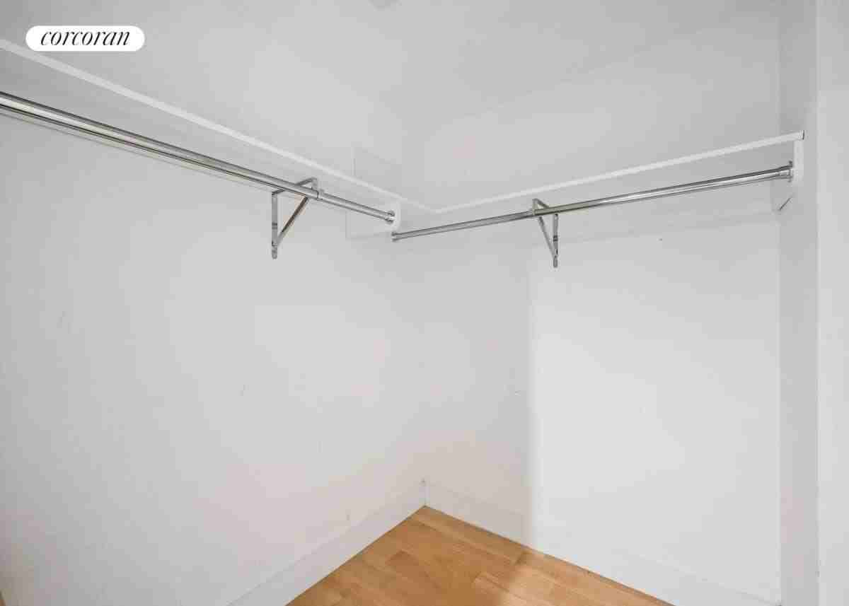 264 Webster Ave - Photo 4 of 13