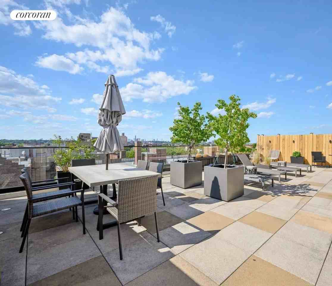 264 Webster Ave - Photo 7 of 13