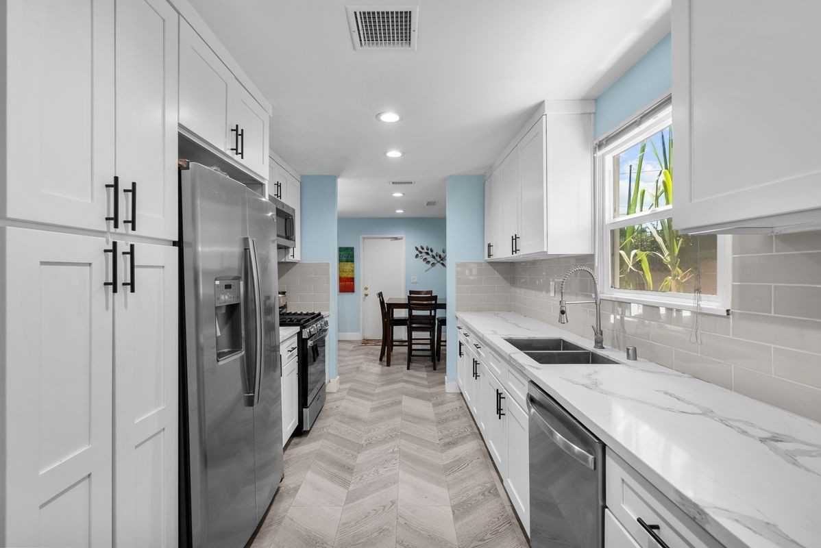 20110 Kinzie St - Photo 3 of 24