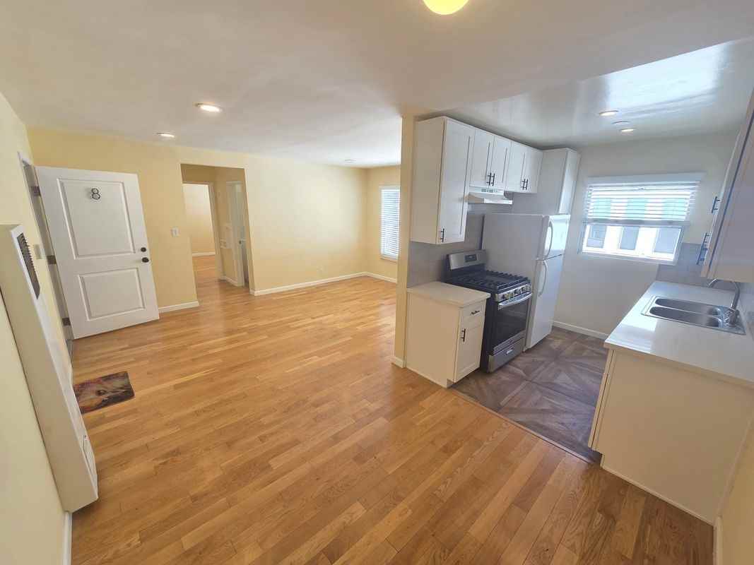 5950 Carlton Way ##8