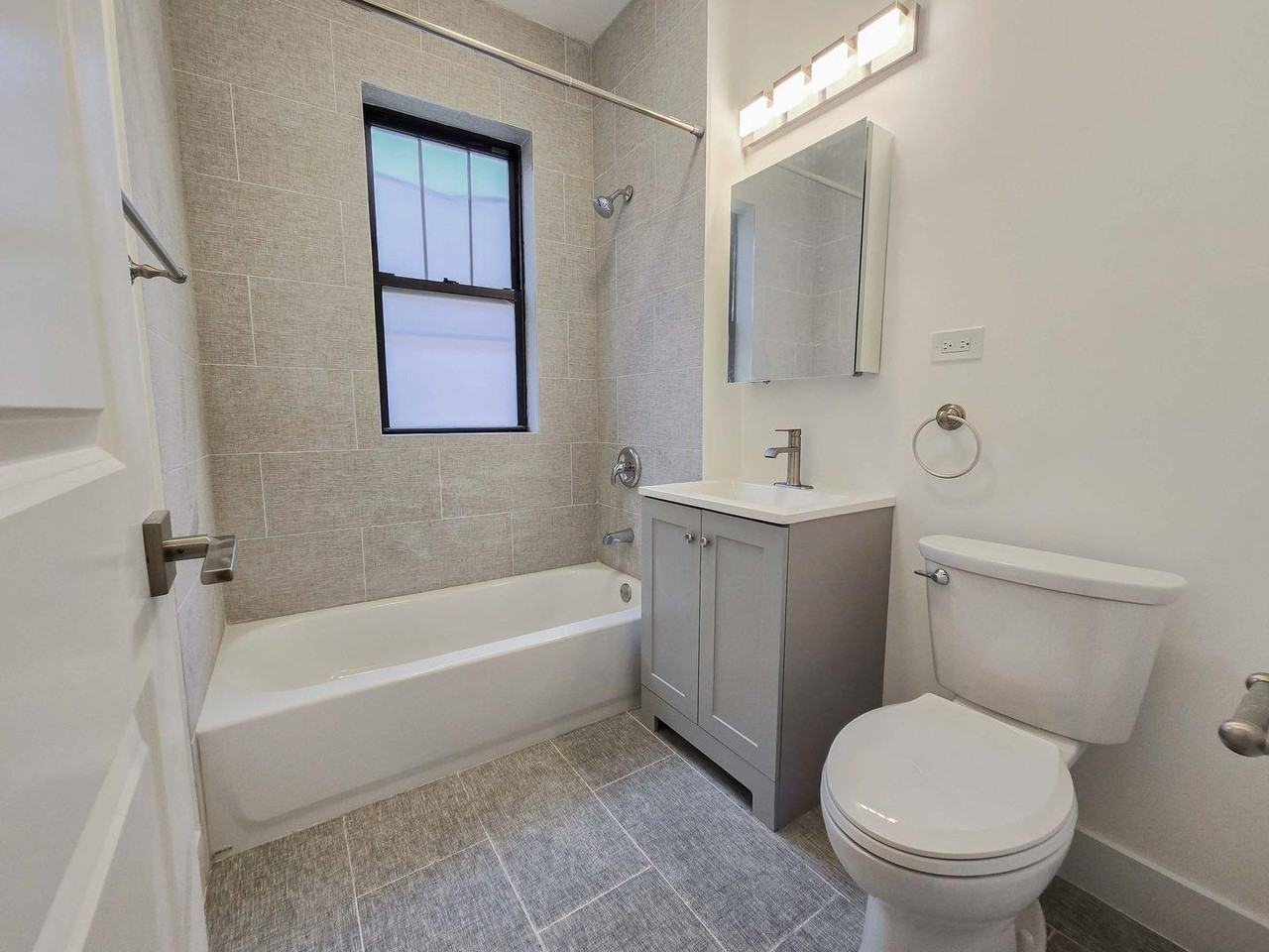 3929 N Keeler Ave #2N - Photo 4 of 5