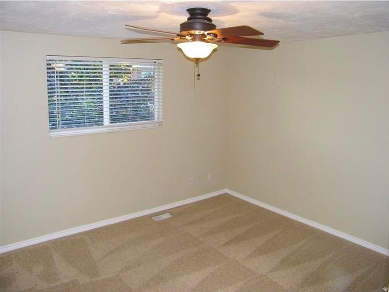 6893 S Rhonda Ave - Photo 6 of 12