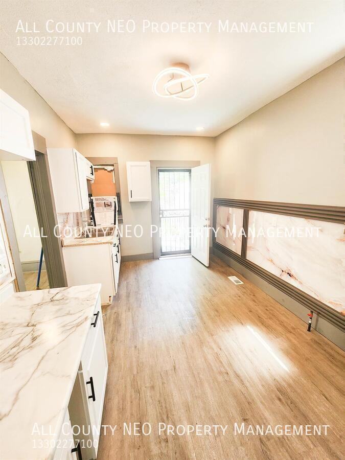 10639 Dupont Ave - Photo 4 of 21
