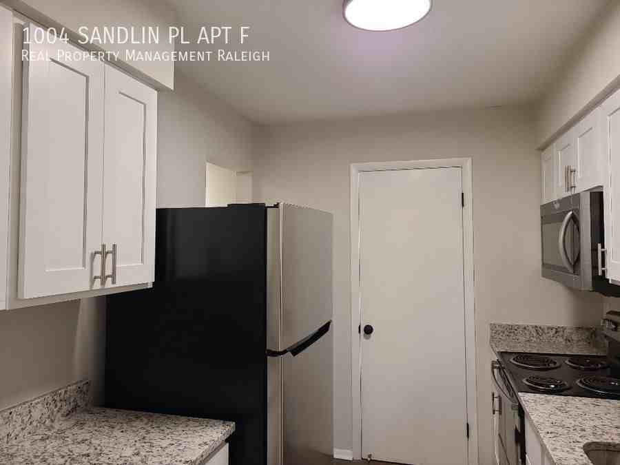 1004 Sandlin Pl Apt F - Photo 2 of 9