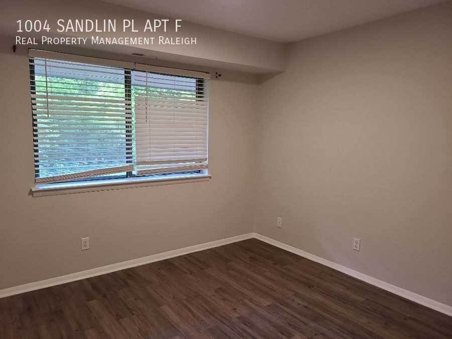 1004 Sandlin Pl Apt F - Photo 3 of 9