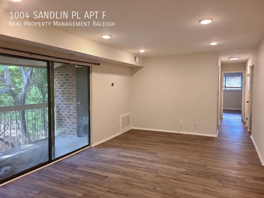 1004 Sandlin Pl Apt F - Photo 4 of 9