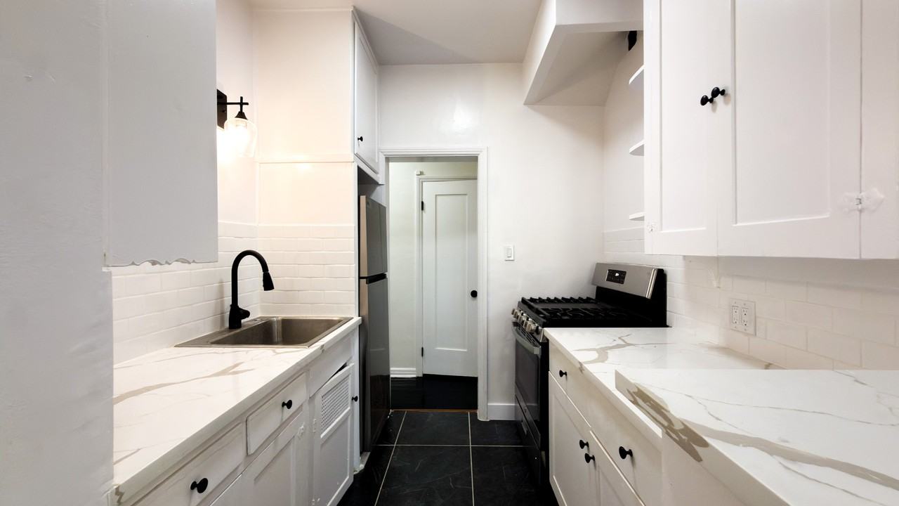 201 S Alexandria Ave #103 - Photo 5 of 25