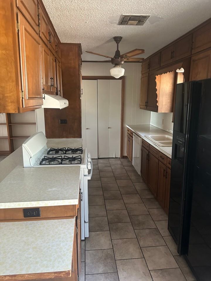1927 Madera Dr - Photo 3 of 12