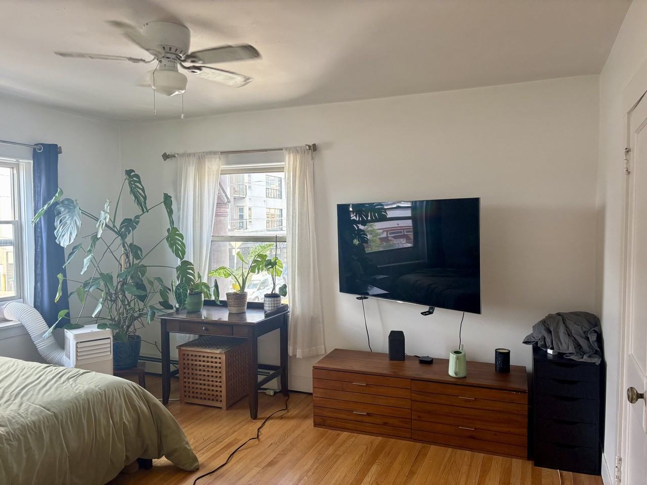 1304 S Pearl St #2 - Photo 4 of 12