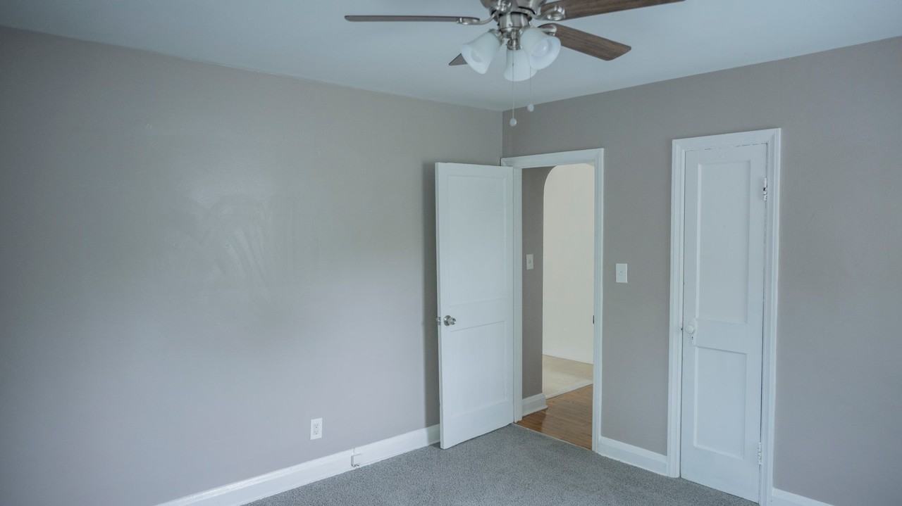1105 E 43rd St #3 - Photo 2 of 3