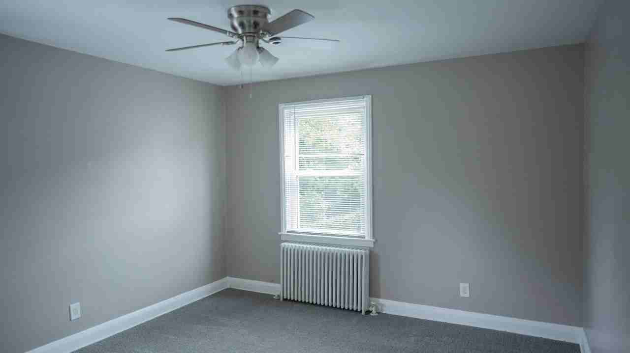1105 E 43rd St #3 - Photo 3 of 3