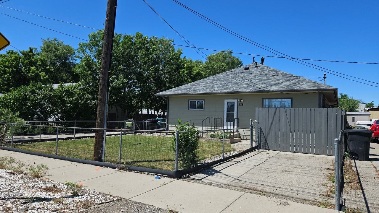 128 Rhea Ln - Photo 3 of 20