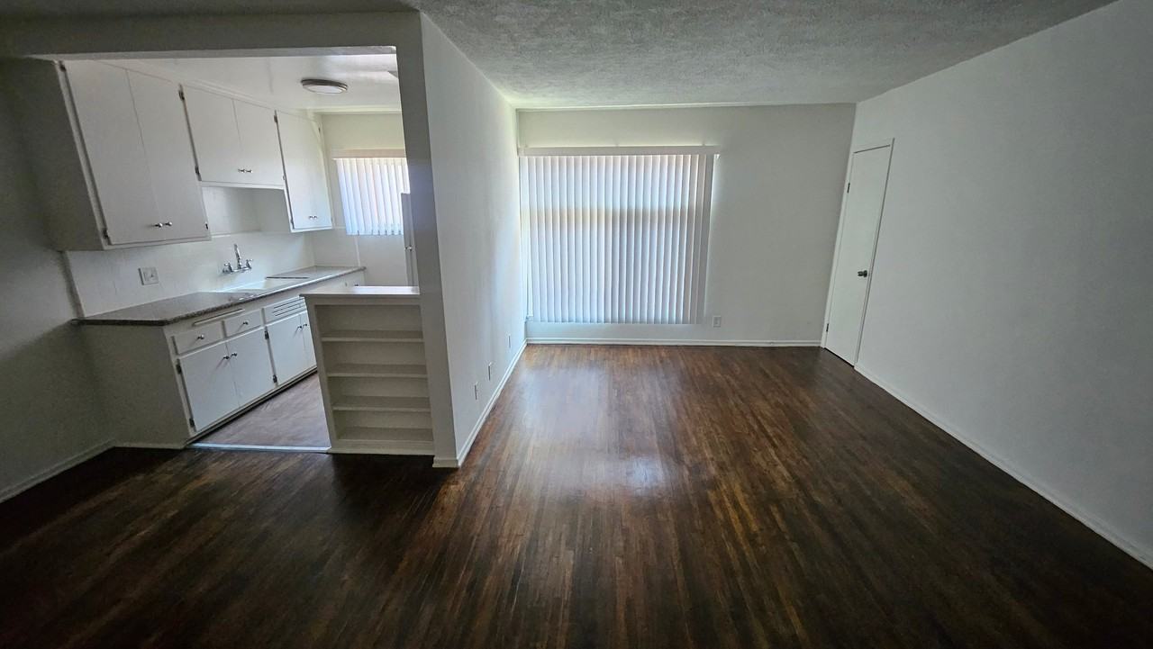 1219 N Ardmore Ave #7 - Photo 2 of 9