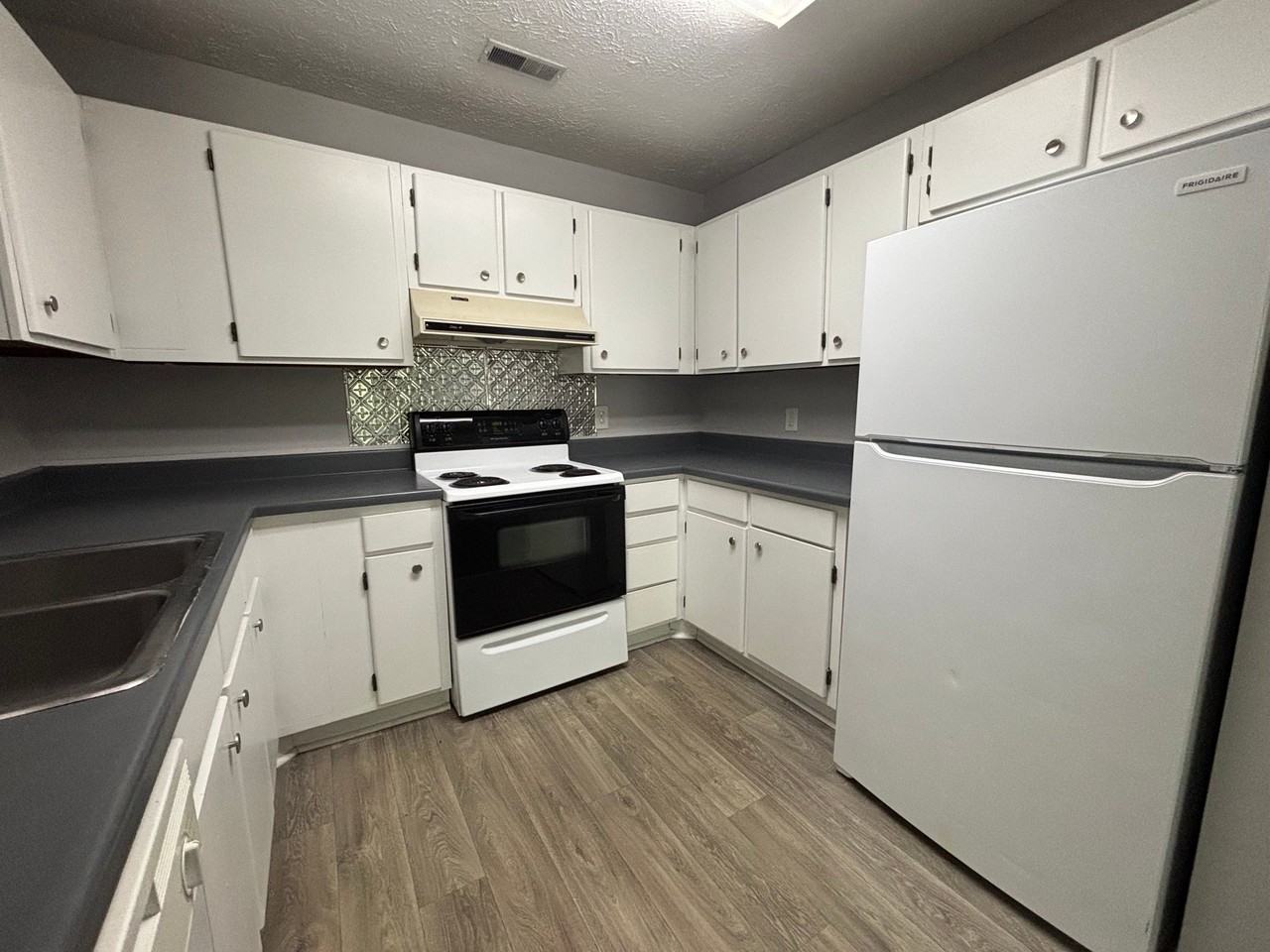 106 Gardenview Dr #H - Photo 3 of 11