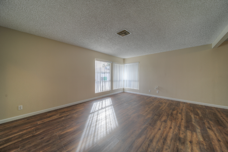 41084 Beachwood Ave - Photo 5 of 27