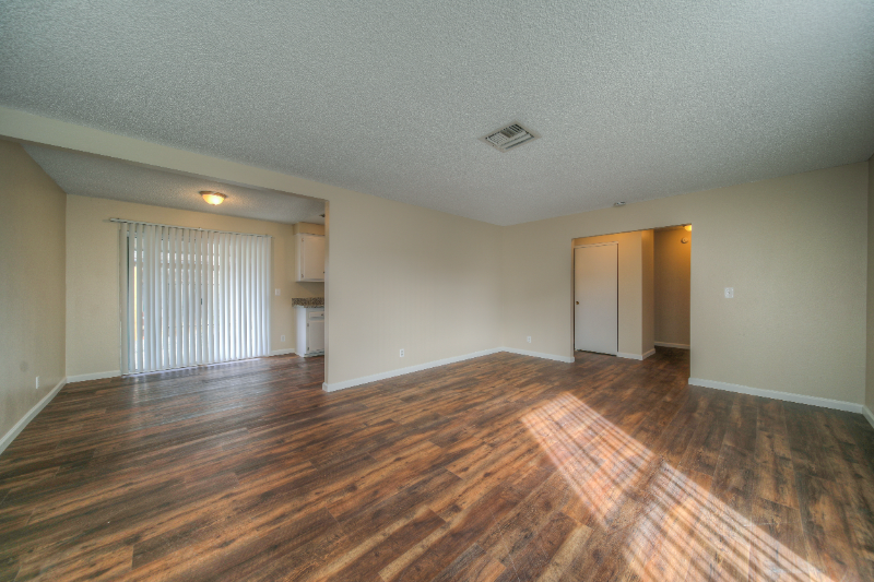 41084 Beachwood Ave - Photo 7 of 27