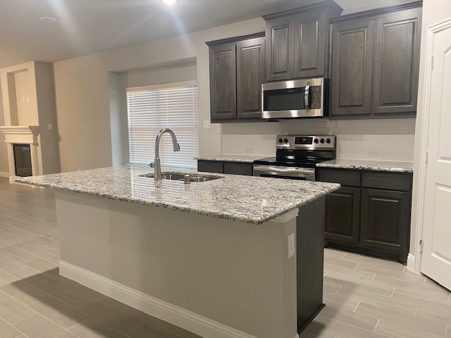 215 Jacaranda Dr - Photo 2 of 12