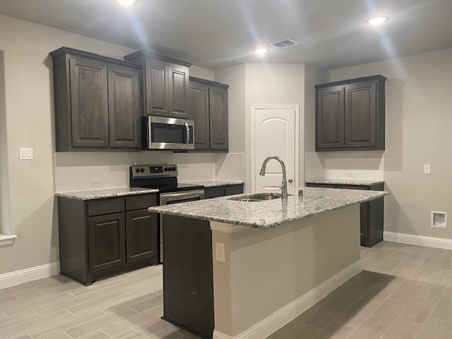 215 Jacaranda Dr - Photo 3 of 12