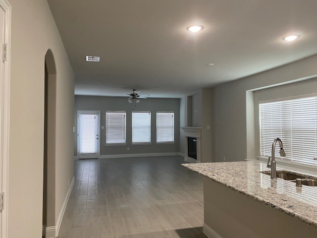 215 Jacaranda Dr - Photo 4 of 12