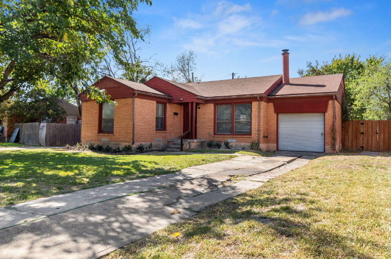 10911 Visalia Dr
